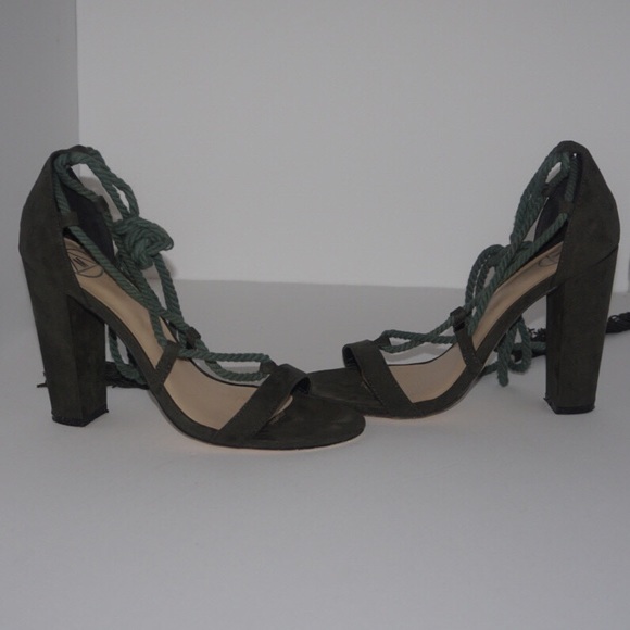 Beautiful Oliver Green Missguided Block Heels - Picture 3 of 4
